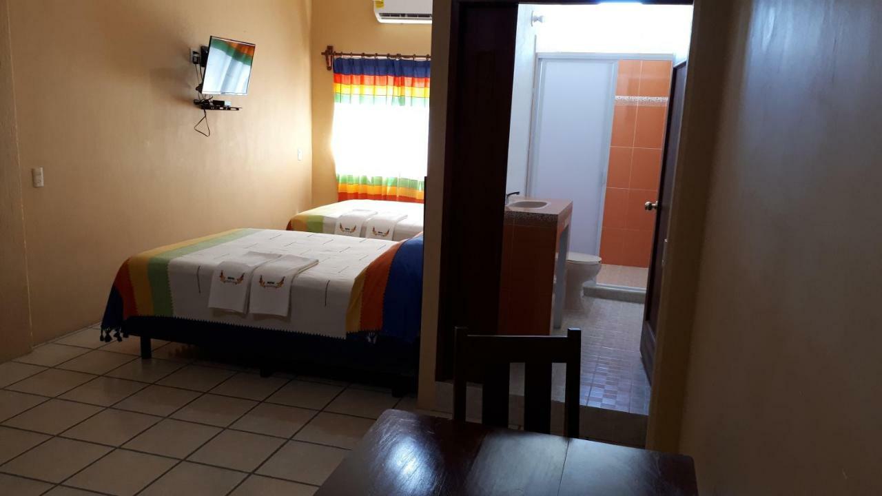 Hotel Alebrijes San Pedro Pochutla Exteriör bild